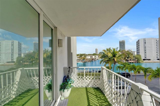 7133 Bay Dr 305, Miami Beach, FL 33141