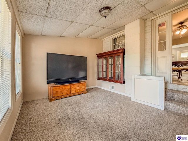 284 N Logsdon Parkway, Radcliff, KY 42701