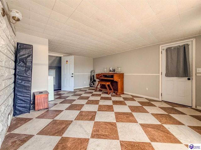 284 N Logsdon Parkway, Radcliff, KY 42701