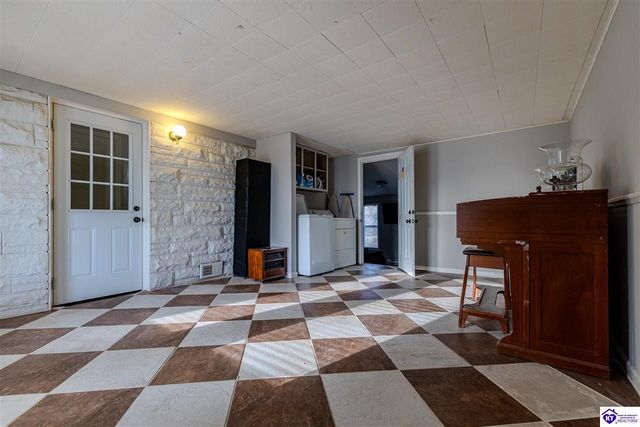 284 N Logsdon Parkway, Radcliff, KY 42701