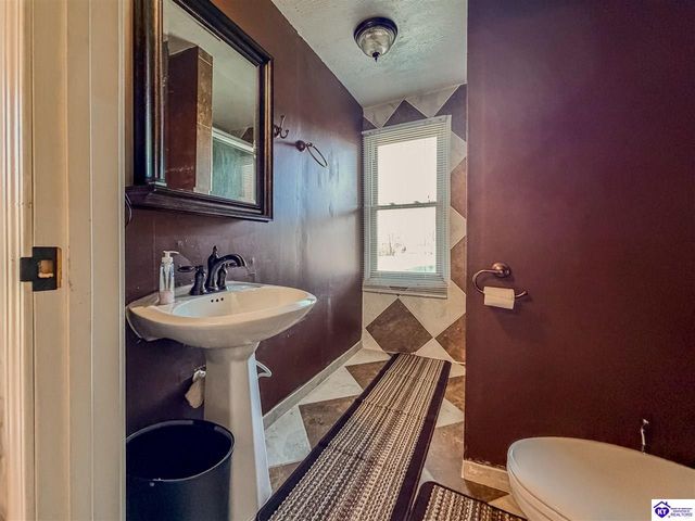 284 N Logsdon Parkway, Radcliff, KY 42701