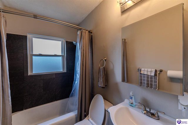 284 N Logsdon Parkway, Radcliff, KY 42701