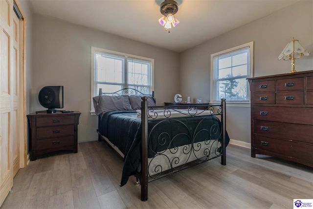 284 N Logsdon Parkway, Radcliff, KY 42701