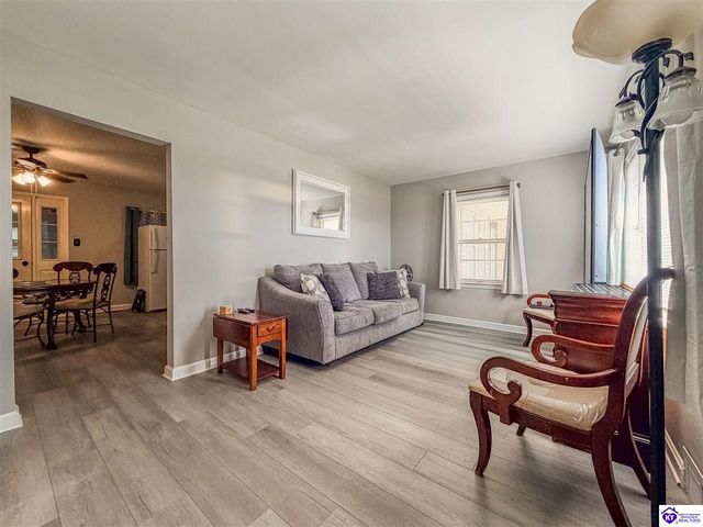 284 N Logsdon Parkway, Radcliff, KY 42701