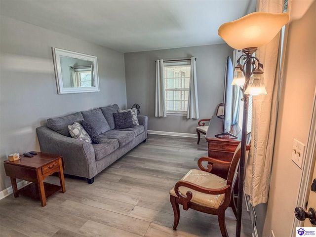 284 N Logsdon Parkway, Radcliff, KY 42701