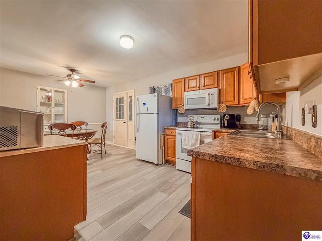 284 N Logsdon Parkway, Radcliff, KY 42701