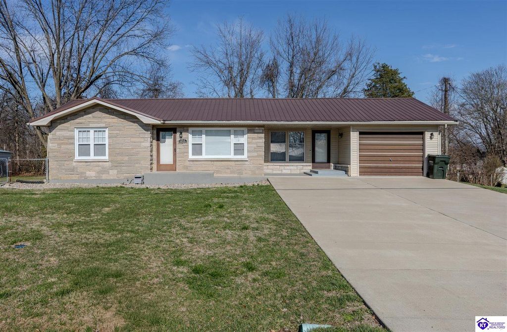 284 N Logsdon Parkway, Radcliff, KY 42701