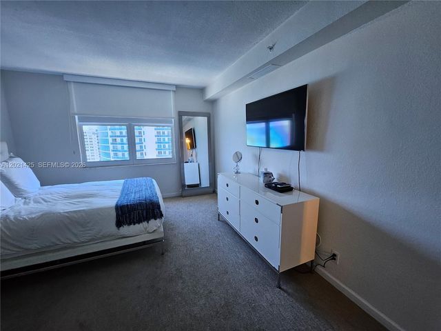 2501 S Ocean Dr PH17, Hollywood, FL 33019