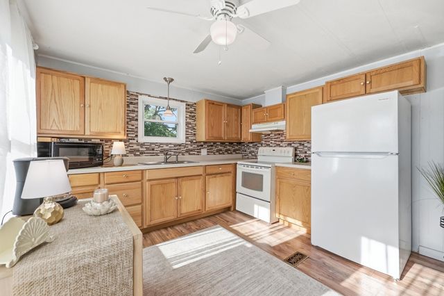 93 Burr Circle, Murrells Inlet, SC 29576