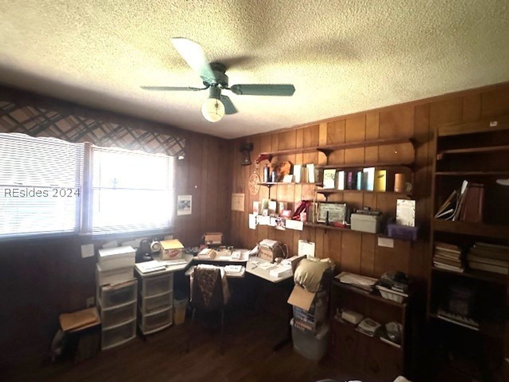 Image 12 of property listing at 8 Taylor St, Beaufort, SC 29906