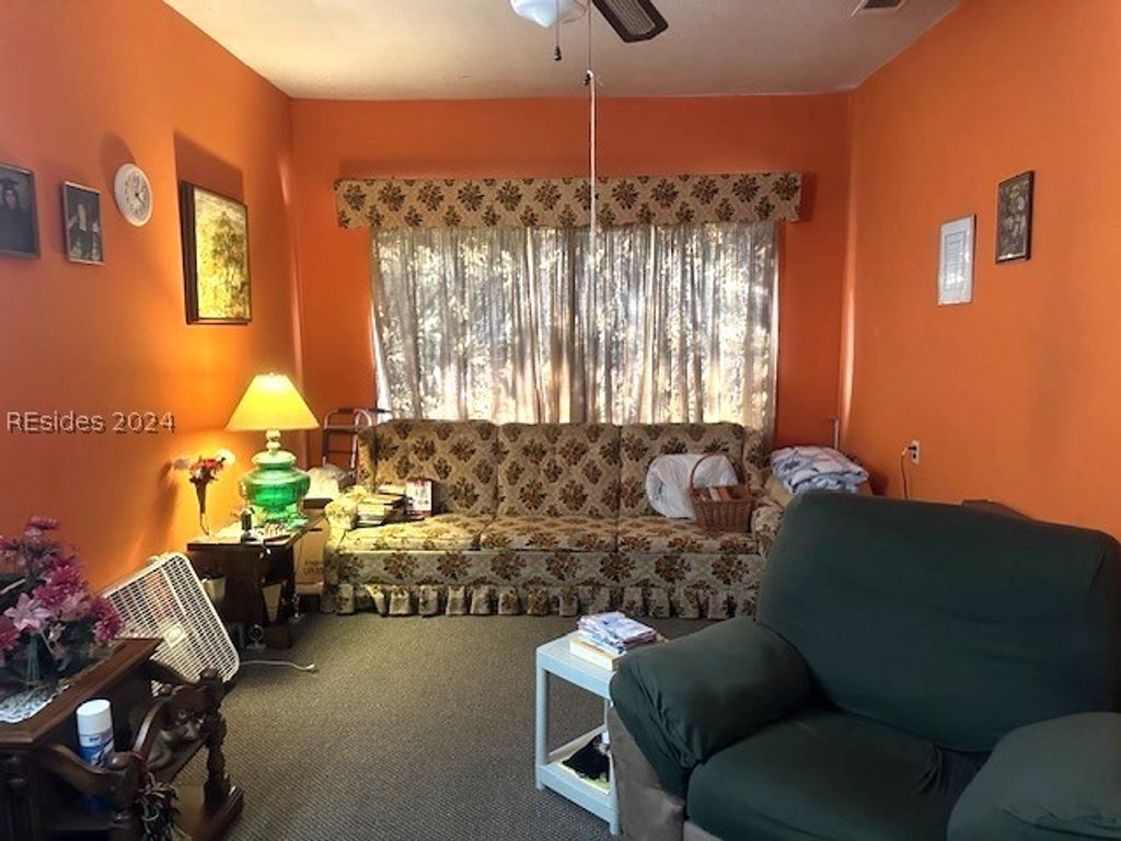 Image 14 of property listing at 8 Taylor St, Beaufort, SC 29906