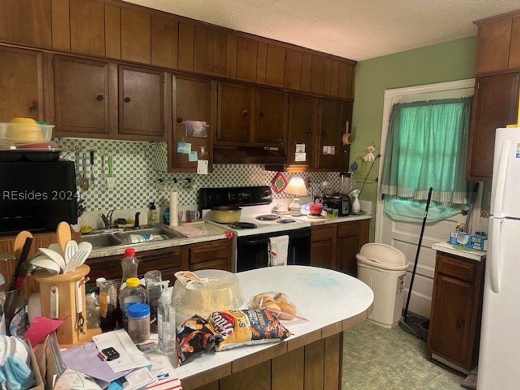 Image 18 of property listing at 8 Taylor St, Beaufort, SC 29906