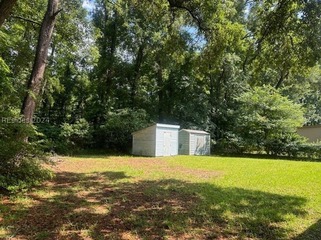 Image 24 of property listing at 8 Taylor St, Beaufort, SC 29906