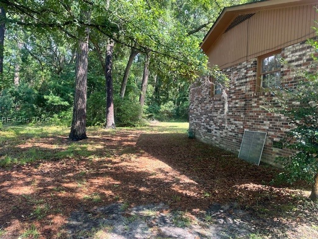 Image 25 of property listing at 8 Taylor St, Beaufort, SC 29906