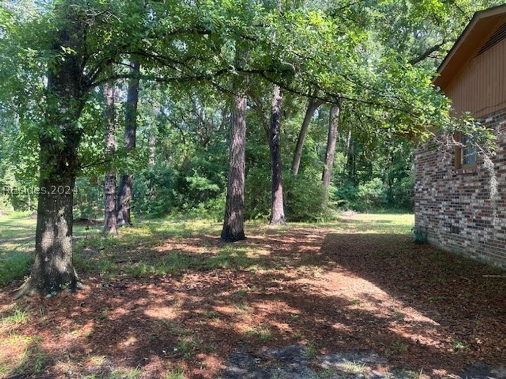 Image 26 of property listing at 8 Taylor St, Beaufort, SC 29906