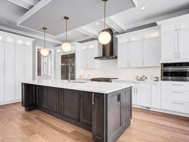 6925 Clarendon Hills Road, Darien, IL 60561