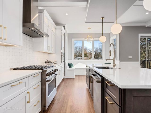 6925 Clarendon Hills Road, Darien, IL 60561