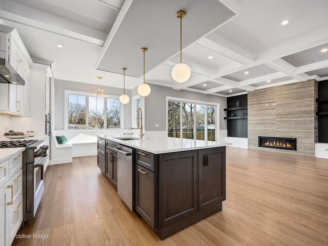 6925 Clarendon Hills Road, Darien, IL 60561