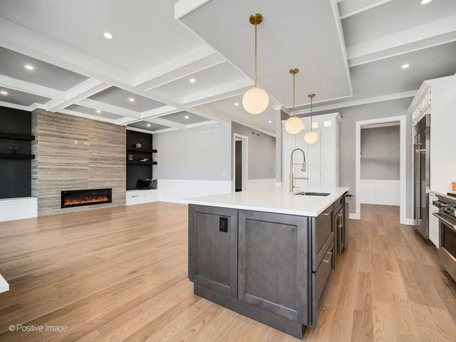 6925 Clarendon Hills Road, Darien, IL 60561