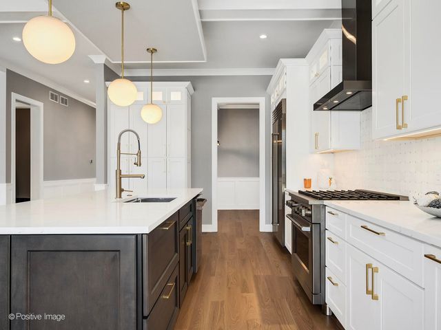 6925 Clarendon Hills Road, Darien, IL 60561