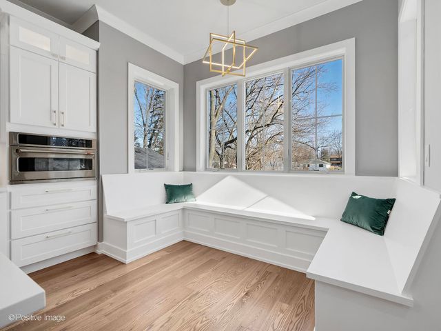 6925 Clarendon Hills Road, Darien, IL 60561