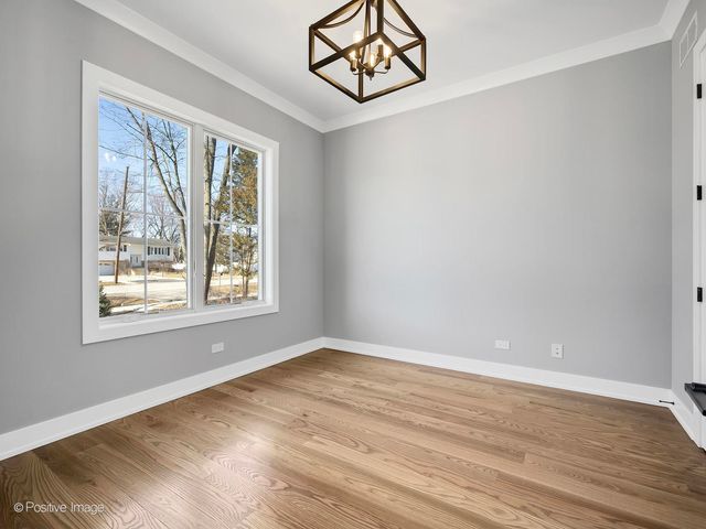 6925 Clarendon Hills Road, Darien, IL 60561