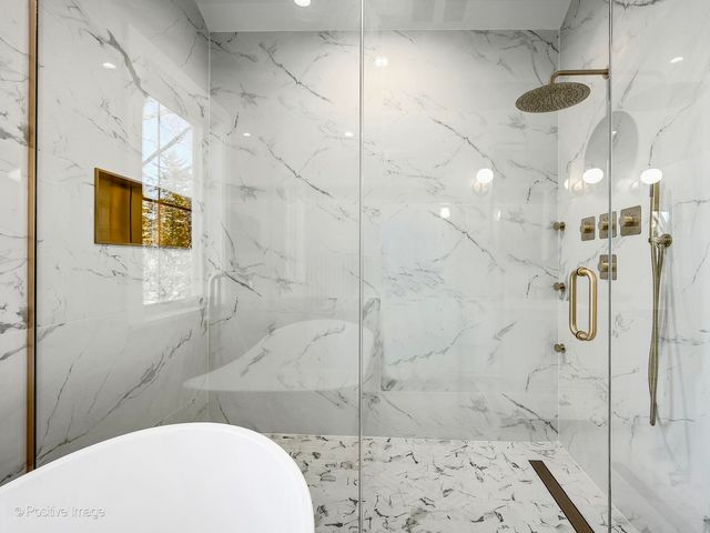 6925 Clarendon Hills Road, Darien, IL 60561