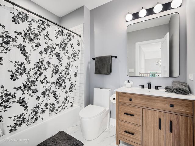 6925 Clarendon Hills Road, Darien, IL 60561