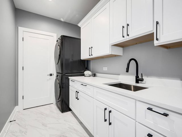 6925 Clarendon Hills Road, Darien, IL 60561