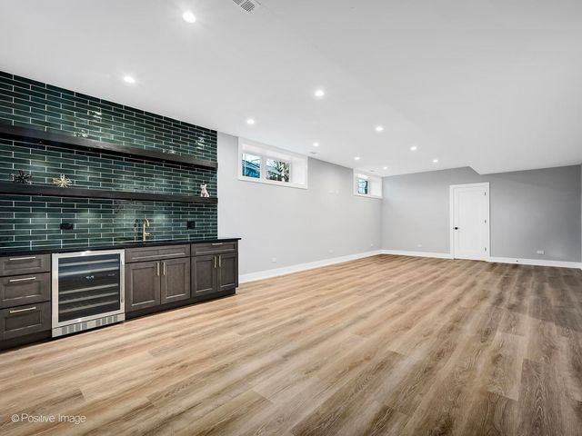 6925 Clarendon Hills Road, Darien, IL 60561