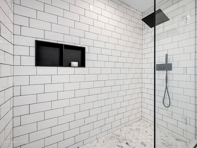 6925 Clarendon Hills Road, Darien, IL 60561