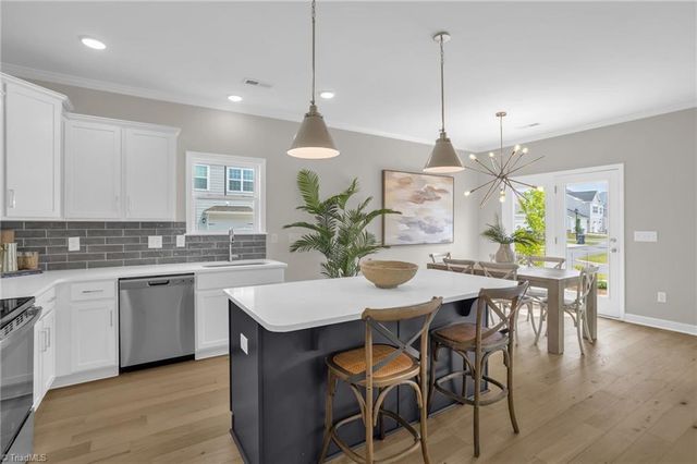 1647 Cross Village Avenue, Kernersville, NC 27284
