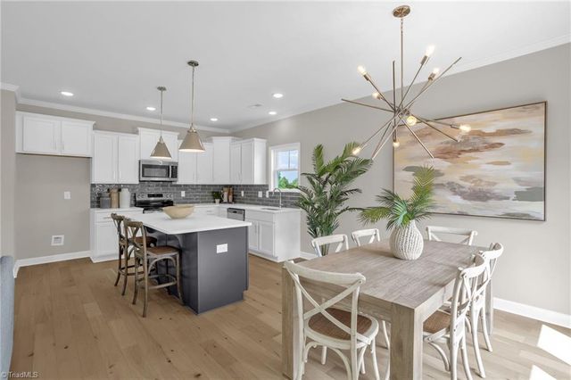 1647 Cross Village Avenue, Kernersville, NC 27284
