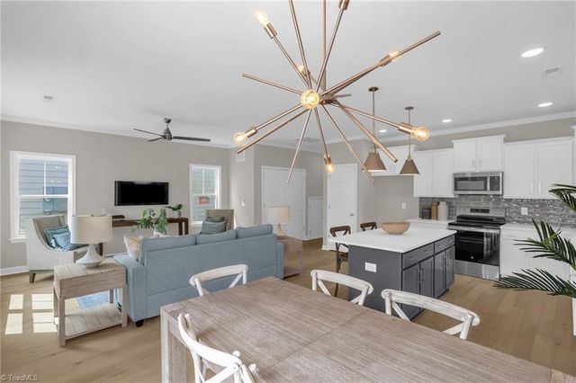 1647 Cross Village Avenue, Kernersville, NC 27284