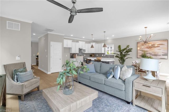 1647 Cross Village Avenue, Kernersville, NC 27284