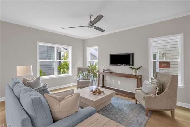 1647 Cross Village Avenue, Kernersville, NC 27284