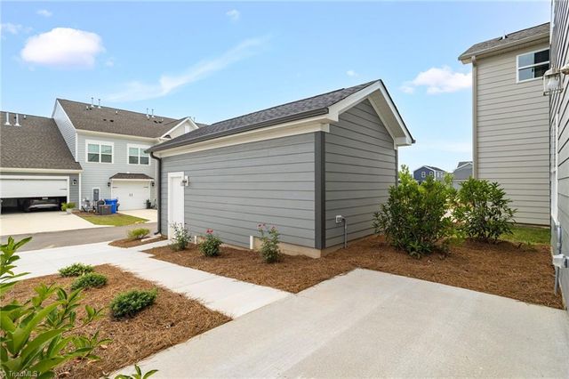 1647 Cross Village Avenue, Kernersville, NC 27284