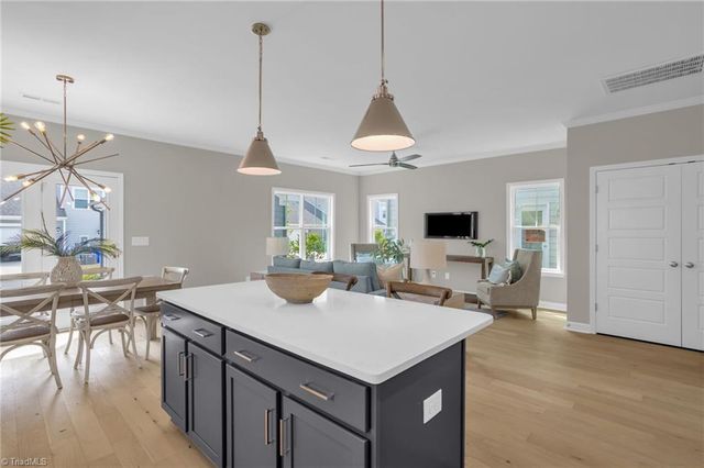 1647 Cross Village Avenue, Kernersville, NC 27284