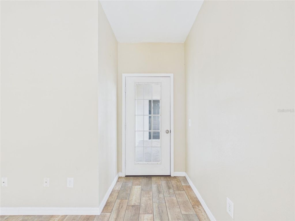 Image 16 of property listing at 16305 ENCLAVE VILLAGE DRIVE 102, Tampa, FL 33647