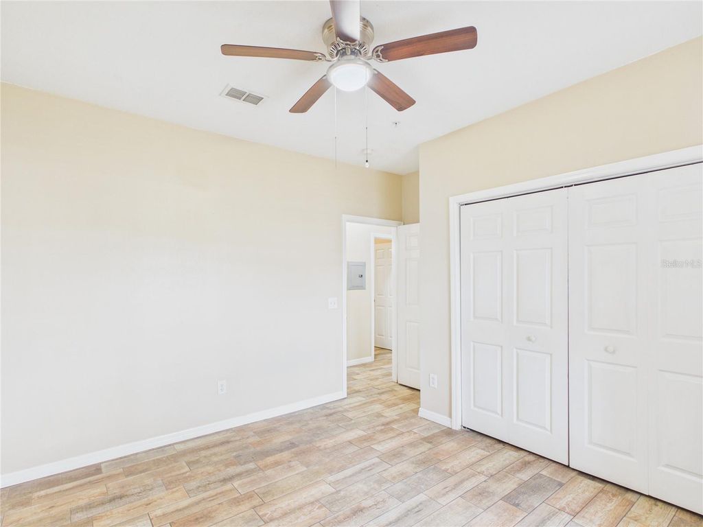 Image 20 of property listing at 16305 ENCLAVE VILLAGE DRIVE 102, Tampa, FL 33647