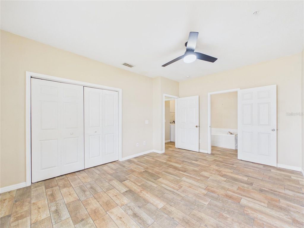 Image 25 of property listing at 16305 ENCLAVE VILLAGE DRIVE 102, Tampa, FL 33647