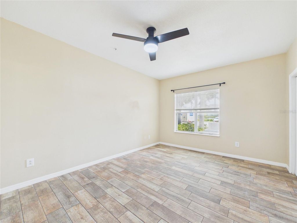 Image 26 of property listing at 16305 ENCLAVE VILLAGE DRIVE 102, Tampa, FL 33647
