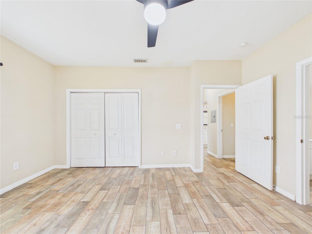 Image 27 of property listing at 16305 ENCLAVE VILLAGE DRIVE 102, Tampa, FL 33647