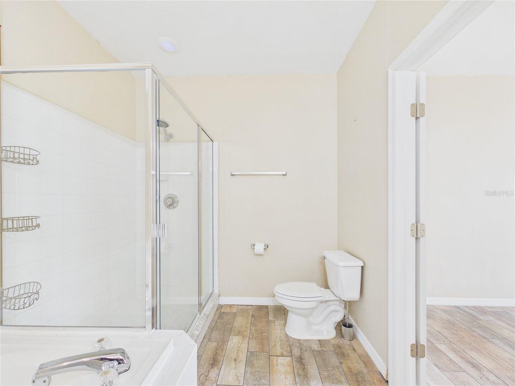 Image 30 of property listing at 16305 ENCLAVE VILLAGE DRIVE 102, Tampa, FL 33647