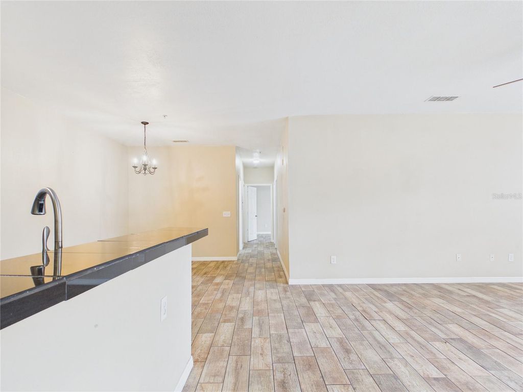 Image 5 of property listing at 16305 ENCLAVE VILLAGE DRIVE 102, Tampa, FL 33647