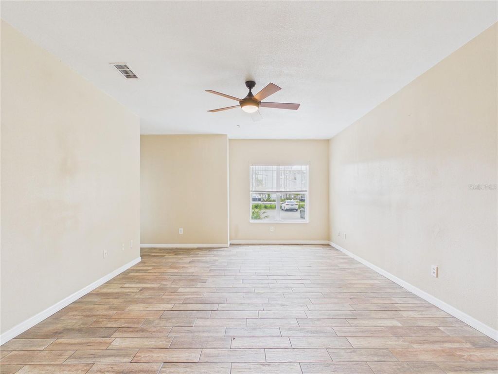 Image 7 of property listing at 16305 ENCLAVE VILLAGE DRIVE 102, Tampa, FL 33647