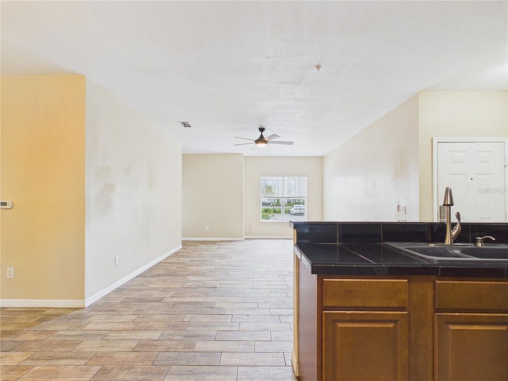 Image 8 of property listing at 16305 ENCLAVE VILLAGE DRIVE 102, Tampa, FL 33647