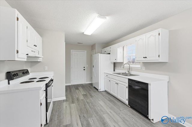 566 Henry Taylor Road, New Market, AL 35761