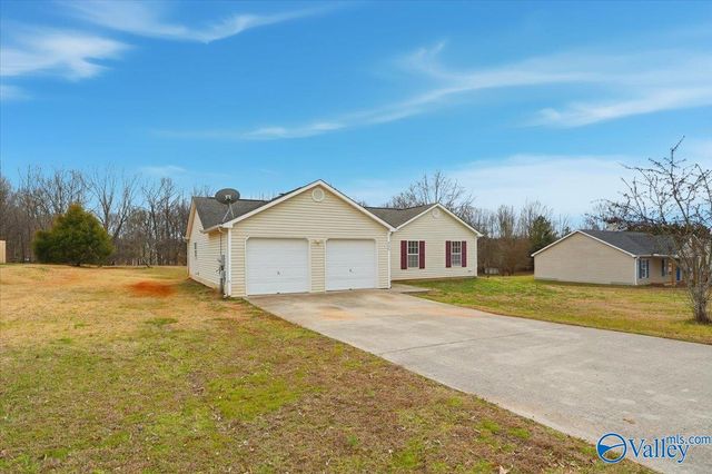 566 Henry Taylor Road, New Market, AL 35761