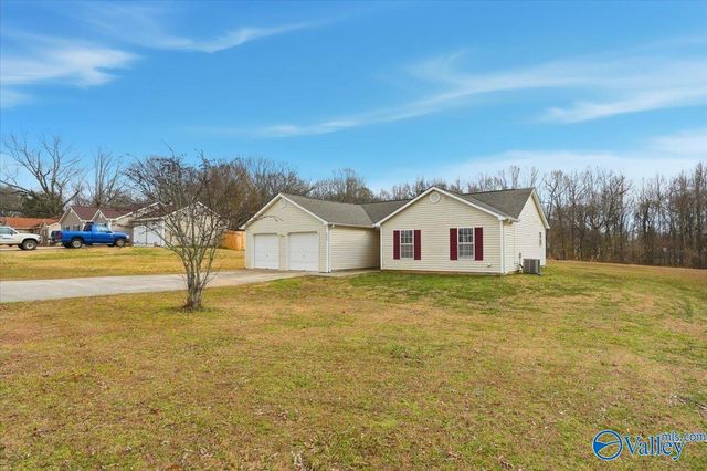 566 Henry Taylor Road, New Market, AL 35761